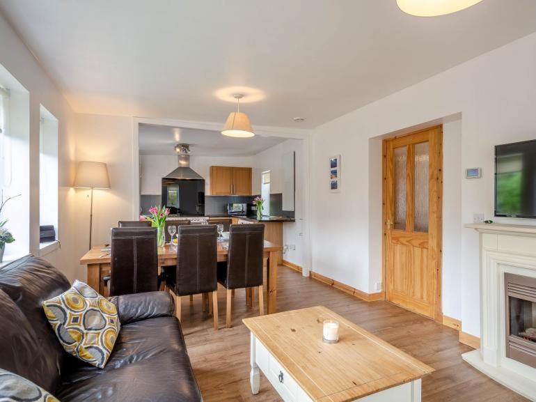 Cosy 3 Bedroom Home In Centre Of Brodick Kültér fotó